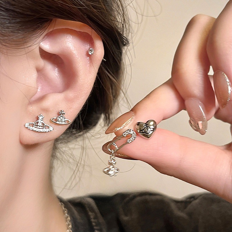 แฟชั่นใหม่ไม่ซ้ำกัน Micro-Diamond Saturn ต่างหูหญิงหรูหรา All-Match High-End