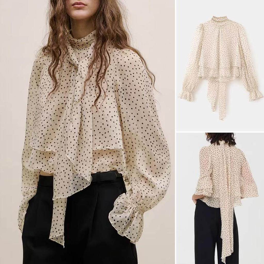 เสื้อสั้นสไตล์ฝรั่งเศส casual classy ลายจุดโพลกา กระดุมขึ้นที่คอด้านหน้า และมีระบาย