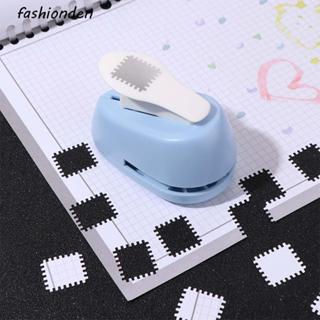 แฟชั่นเดน หมัดชายแดนแสตมป์, เครื่องตัดรูปร่างแสตมป์ ลายนูนงา…