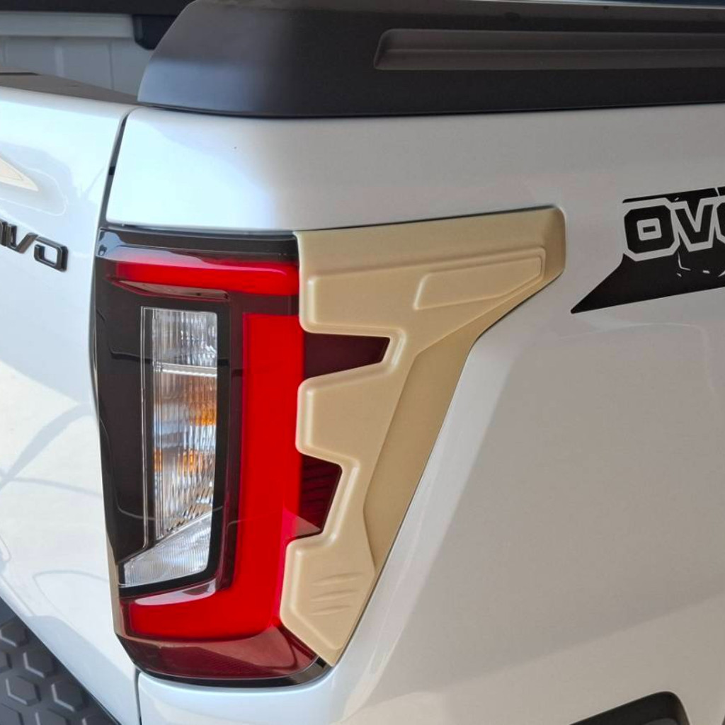 ครอบไฟท้าย Toyota Travo งานพรีเมียม ตรงรุ่น สีดำด้าน/ชุบโครเมียม/เคฟล่า/ดำเงา  ( F4 ) ราคา ถูกที่สุด ดีลบีเคเค แกลเลอรีภาพที่ 4