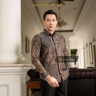 Arkanza Signature Motif Sangkala Kemeja Batik Pria Lengan Panjang Eksklusif Curved Hem Jahitan Presisi Hidden & Emboss Button Lapisan Tricot Breathable Sarimbit PRM