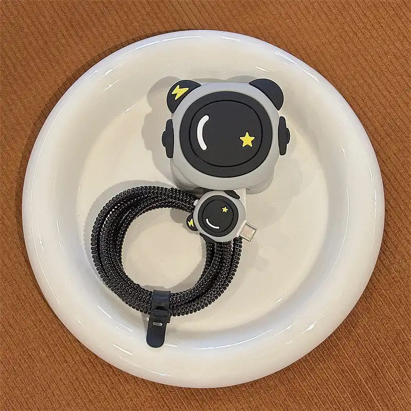 น่ารักนักบินอวกาศชุดตัวป้องกันเครื่องชาร์จ 40W Charger Case Cable Protector ใช้งานร่วมกับ iPhone 40W