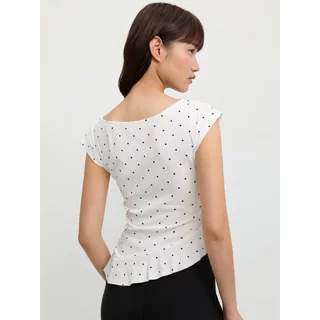 [Pomelo] เสื้อแขนล้ำดีเทลชายอสมมาตรแต่งระบายลายจุด / Asymmetric Hem Cap Sleeve Polka Dot Top – White