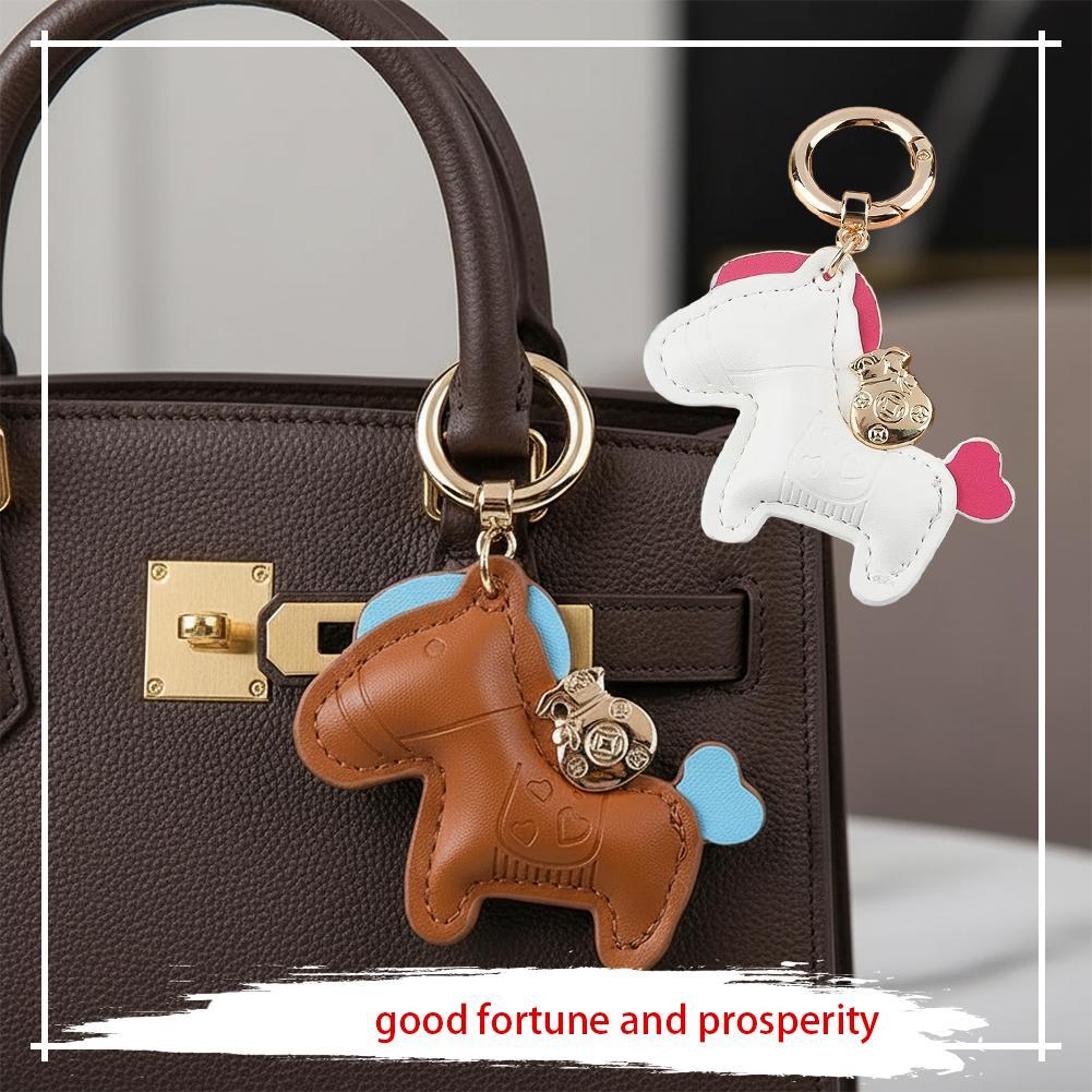 Creative 2026 Horse พวงกุญแจผู้ชายกระเป๋าเป้สะพายหลังผู้หญิง Charms กระเป๋าจี้แฟชั่น E7Q4