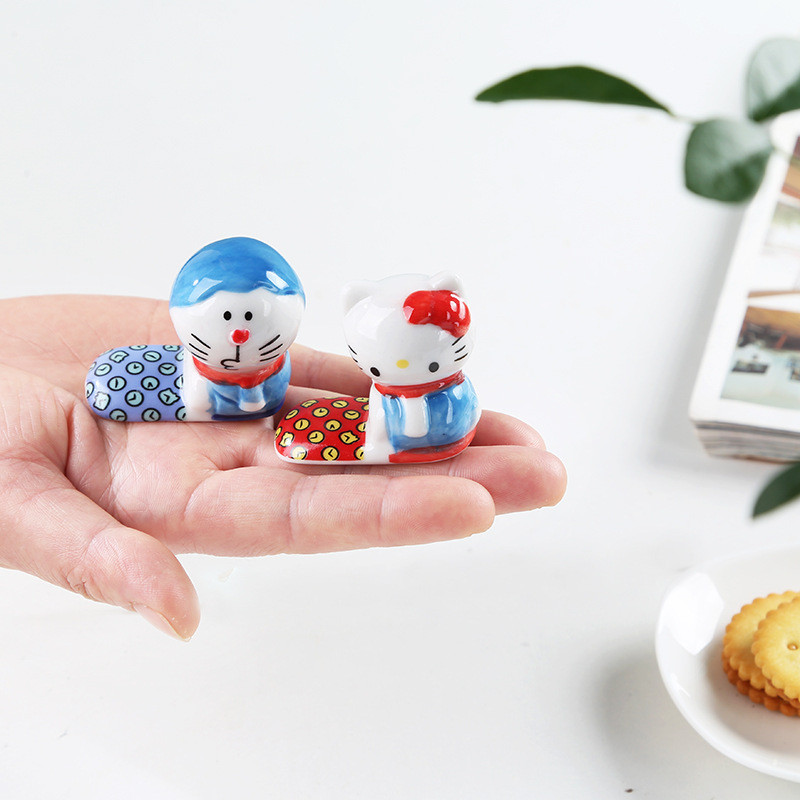 ZAKKA ญี่ปุ่น KT Cat ผู้ถือตะเกียบเซรามิคน่ารักการ์ตูน Tinkerbell Cat Lucky Cat ลูกแมวผู้ถือตะเกียบห