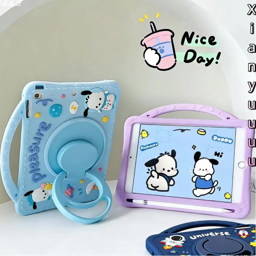 360° Spin Stand กระเป๋าถือการ์ตูน Pochacco & นักบินอวกาศสําหรับ Pro11 M3 Mini4 Mini7 Ipad9.7 Air6 11 นิ้ว Air8 M4 กรณี Air5 10.9 ซิลิโคน Ipad Gen9 10.2 11th A16 Gen12 ฤดูใบไม้ร่วงฝาครอบ