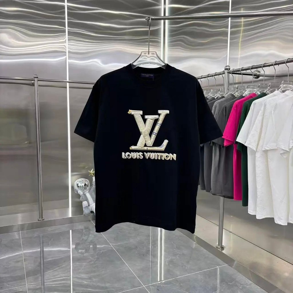 รุ่นยอดนิยม V ตัวอักษรสามมิติขนาดใหญ่โลโก้ Casual แฟชั่น All-Match รอบคอแขนสั้นเสื้อยืด OS รุ่นหลวม 