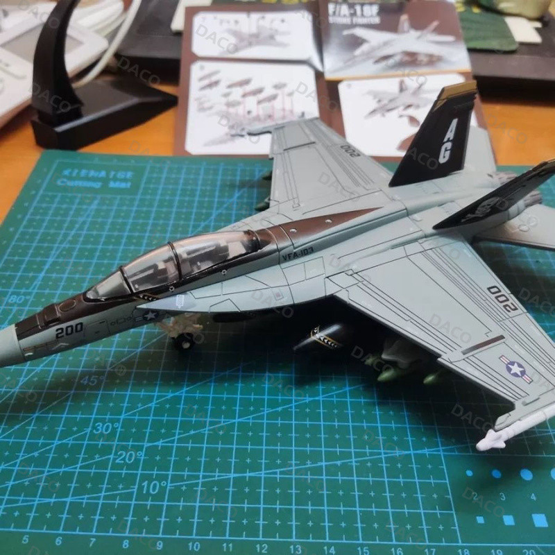 1: 72ความแม่นยําสูงF18 Fighter Bumblebee F14  Tomcat Fighter Pirate Flag White Swan TU160 F22 B2 F35