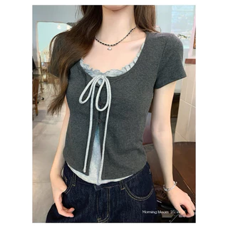 Cherry🎀พร้อมส่ง🎀เสื้อยืดแขนสั้นคอวี ผูกโปว์น่ารัก แต่งลูกไม้เกเสื้อครอปทรงเข้ารูปสีเทา สไตล์เกาหลีเรียบๆลำหลับผู้หญิง