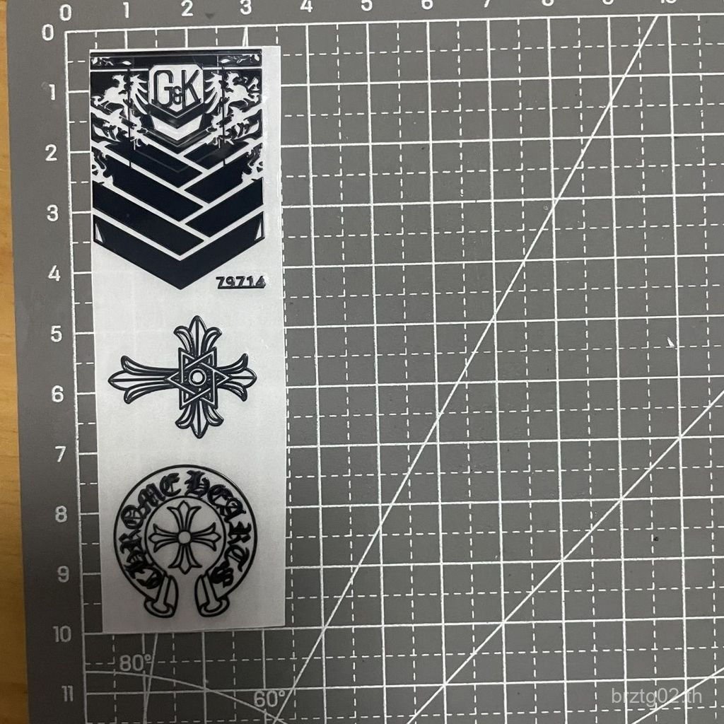 1607-Girls Frontline Crow Heart Model Metal Sticker