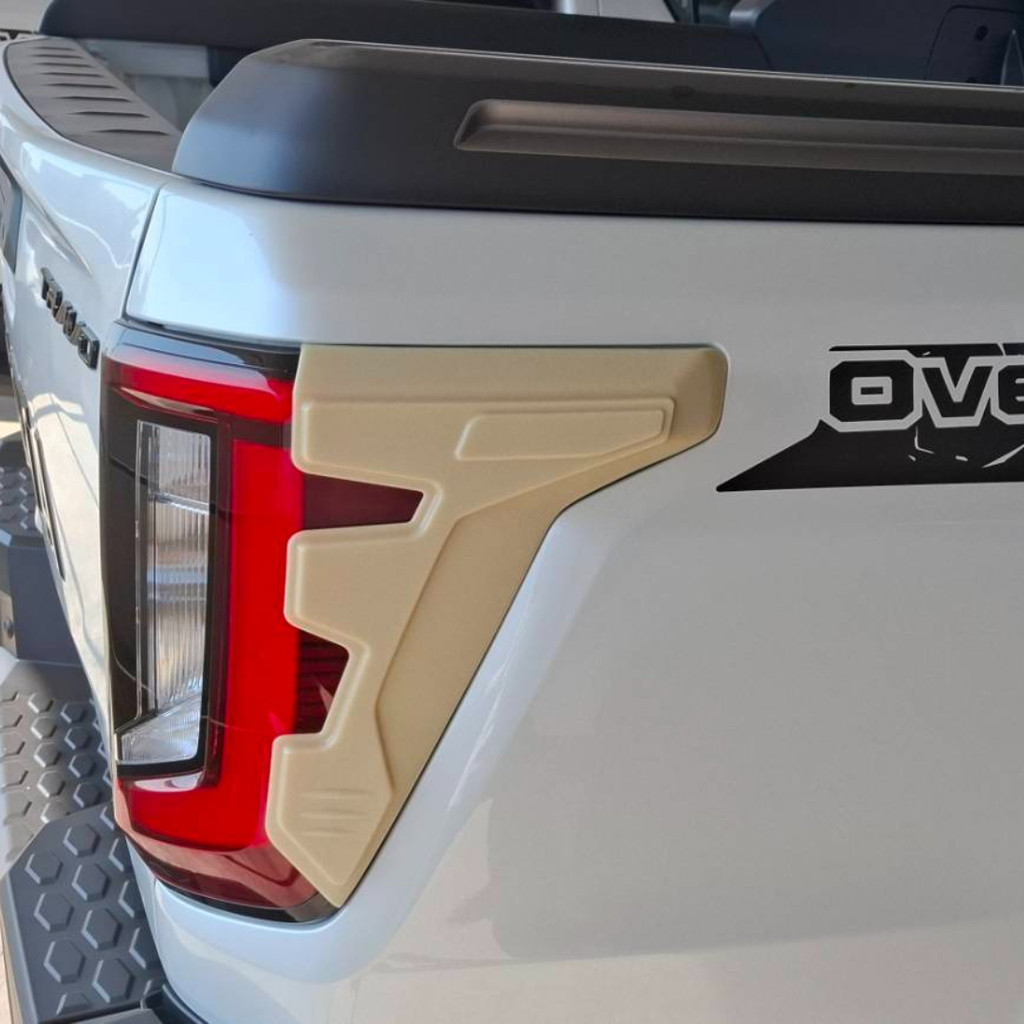 ครอบไฟท้าย Toyota Travo งานพรีเมียม ตรงรุ่น สีดำด้าน/ชุบโครเมียม/เคฟล่า/ดำเงา  ( F4 ) ราคา ถูกที่สุด ดีลบีเคเค แกลเลอรีภาพที่ 7