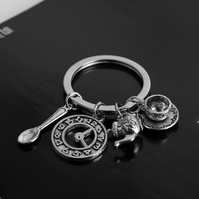 Alice in Wonderland Retro Clock ถ้วยชาช้อนชุดพวงกุญแจโลหะจี้ 0118hw