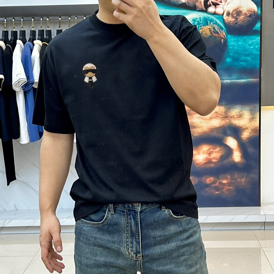 เสื้อยืด Fendi แขนสั้นคอด้านใน สไตล์ slim-fit สำหรับผู้ชาย