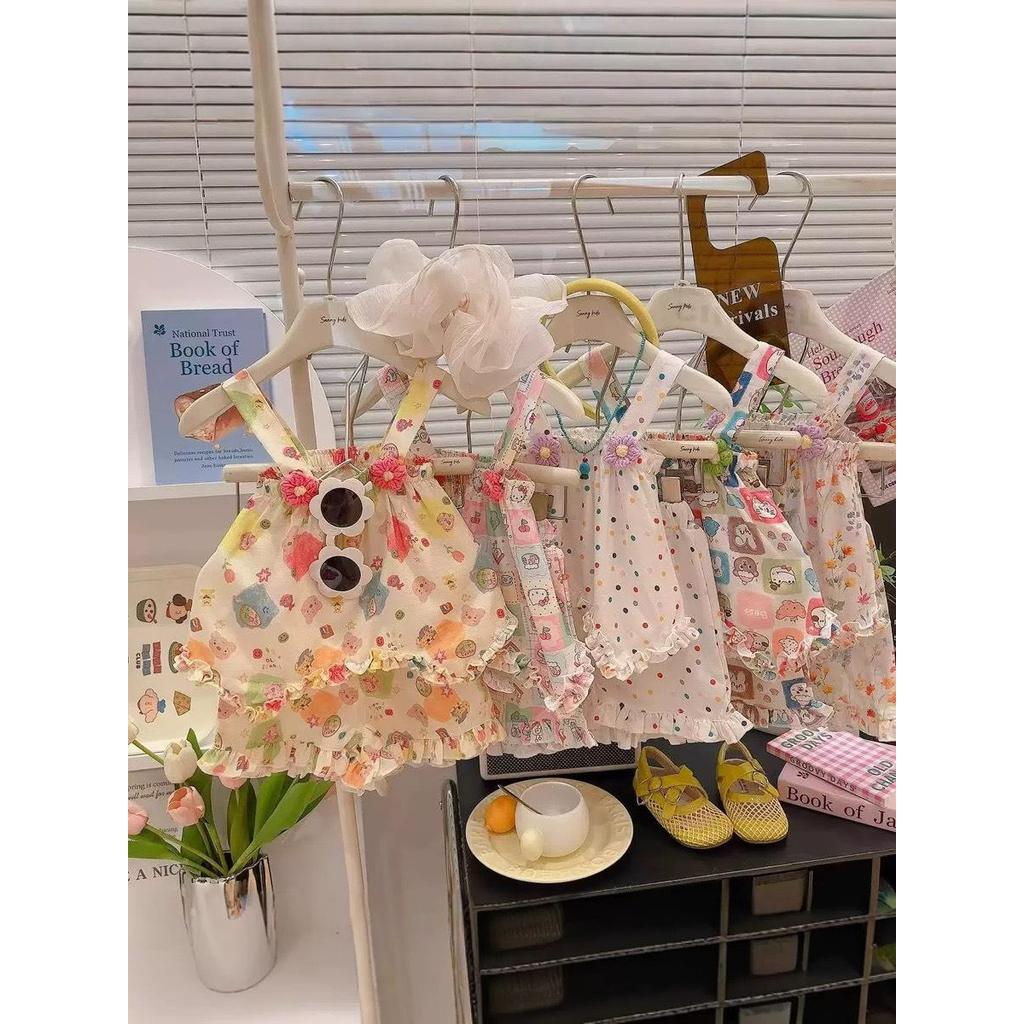 HH05 เสื้อผ้าเด็กหญิง 2025 ใหม่ล่าสุด ชุดกระโปรงเด็กหญิง ลายดอกไม้สามมิติ เสื้อแขนกุด+กางเกงขาสั้น 2 ช