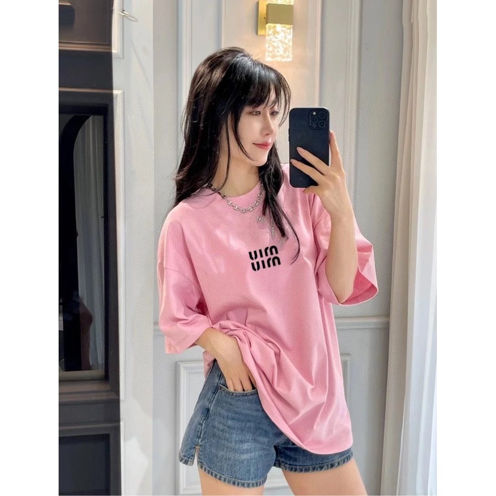 Miumiu Miumiu Pure Cotton Straight Letter Print เสื้อยืดแขนสั้นสไตล์คู่รัก 04