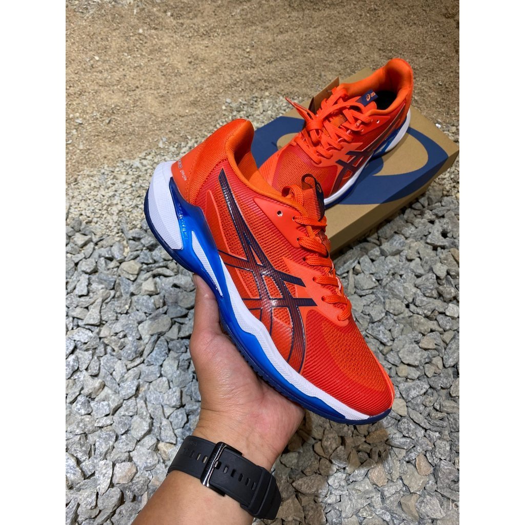 รองเท้าเทนนิส Asics SOLUTION SPEED FF 3 น้ำหนักเบาที่มาพร้อมการออกแบบป้องกันการพลิกและเทคโนโลยีการรอ