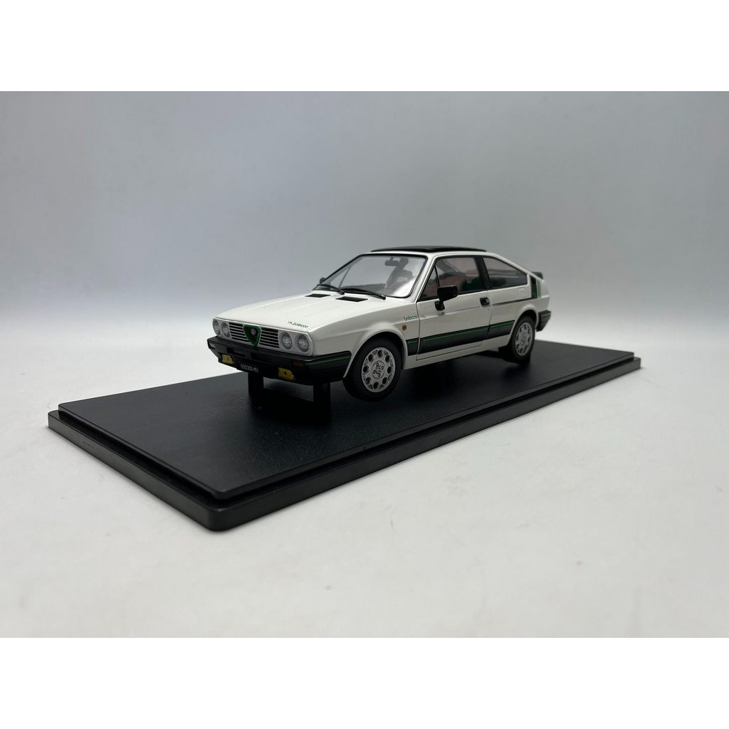 [สต๊อกพร้อม] MUWA 1/18 Alpha Romeo 69030X-mi Sprin โมเดลรถโลหะผสม 95 ใหม่ 300 หยวน จัดส่งฟรี!