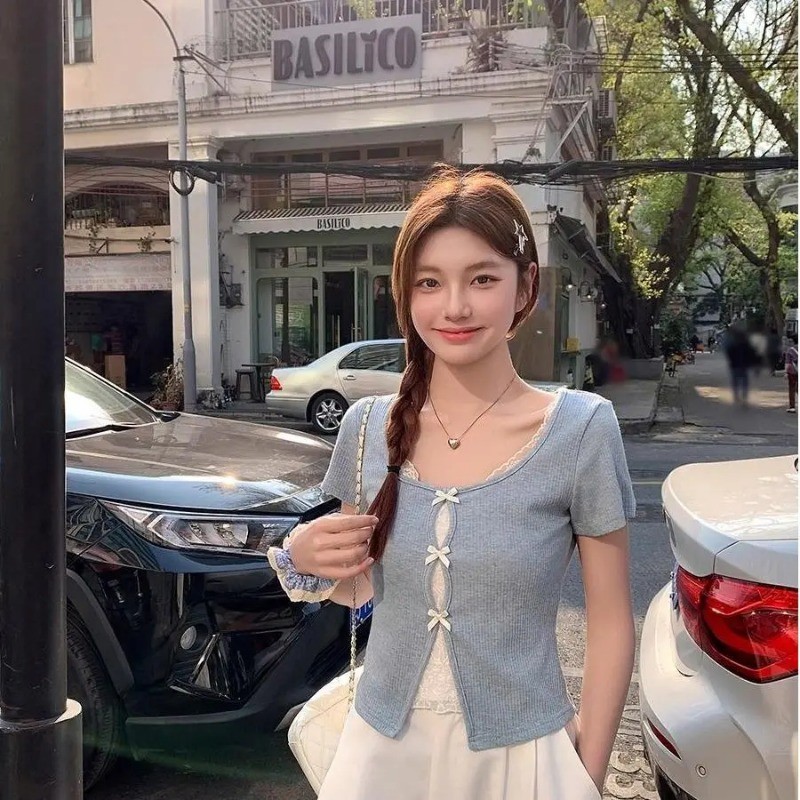 FY-เสื้อยืดสตรี เสื้อแขนสั้น ขอบลูกไม้ ผีเสื้อ ปม กลวงออก หวาน น่ารัก แฟชั่นสบาย ๆ