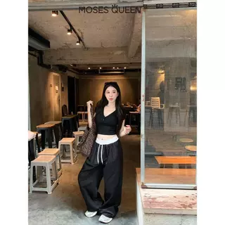 MOSESQUEEN เสื้อแขนสั้นแบบ V-neck ปักลายครึ่งเปิด ตัวย่อ กระชับรูปร่าง ใส่สบาย ทั้งในชีวิตประจำวัน การเดินทาง และการแต่งตัวหลากหลาย #63406