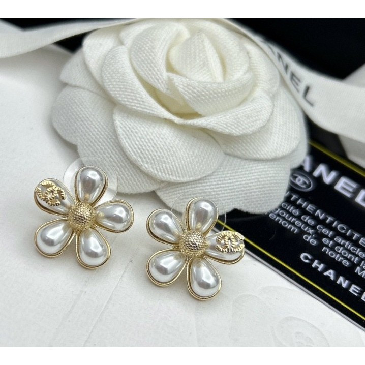 ต่างหูไข่มุกตัวอักษร Camellia 6EBB