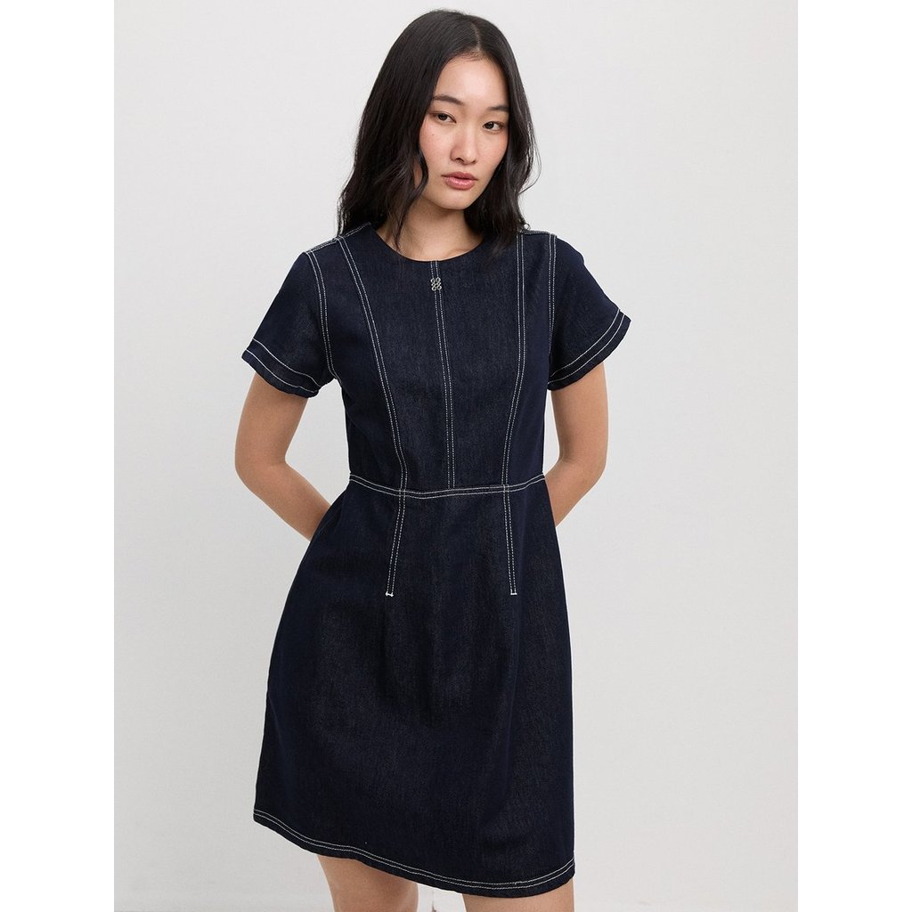 [Pomelo] ชุดเดรสสั้นยีนส์แขนสั้นเดินตะเข็บแนวตั้ง / Short Sleeve Denim Mini Dress with Back Zipper