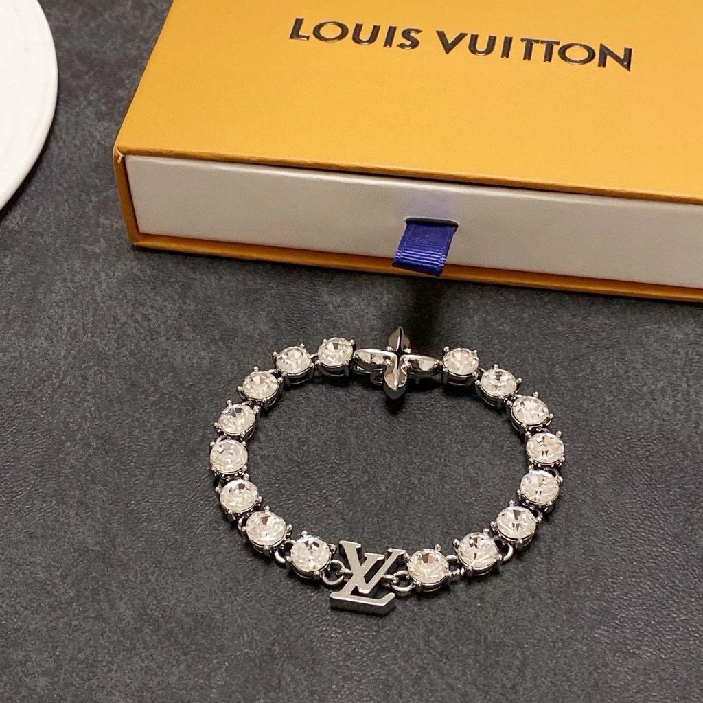 สร้อยข้อมือแฟชั่นจากLouis Vuitton