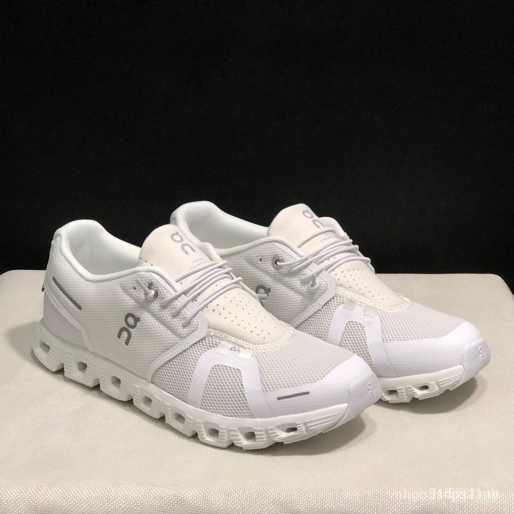 On Running On Cloud 5 Cloud5 รองเท้าวิ่ง unisex ระบายอากาศได้ดีและเบาสำหรับคู่รักและทุกวัย