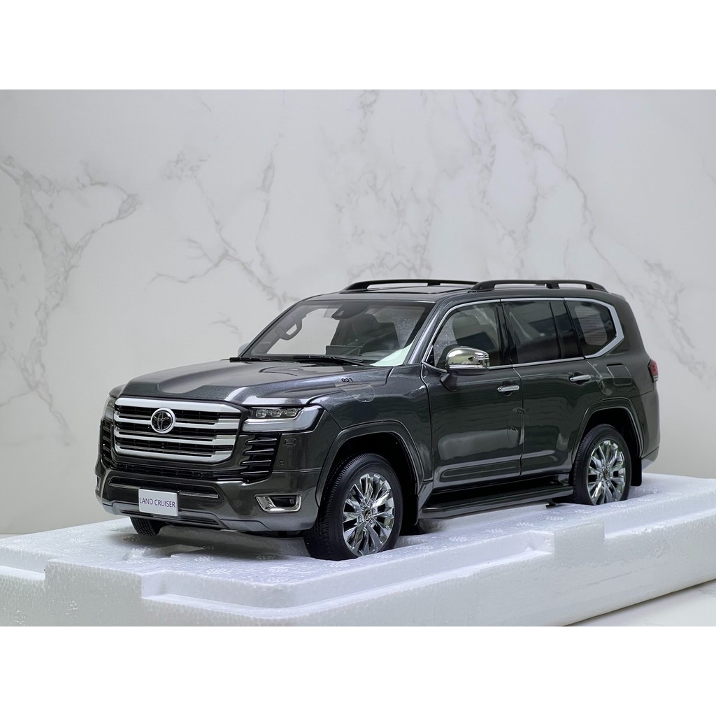 [Out] LCD 1/18 Toyota Cool Luzawa LC300 ZX รุ่นรถโลหะผสม 1: 18 โลหะสีเทาโลหะผสมเต็มเปิดสี่แถวไดรฟ์สอ