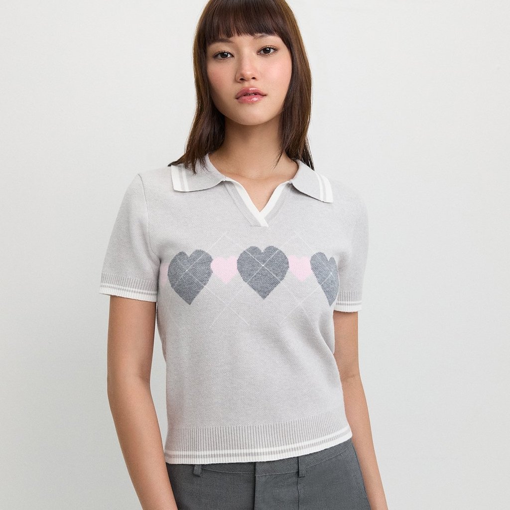 [Pomelo] เสื้อโปโลผ้าถักลายหัวใจ / Heart Polo Knit Top — صورة 6