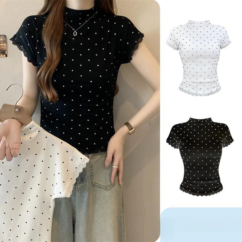 เสื้อครอปสีขาวลายจุดตัวใหม่นี้เหมาะอย่างยิ่งสำหรับฤดูร้อน ดีไซน์แบบเปิดหลัง และผลิตจากผ้าคุณภาพดี สวมใส่สบาย