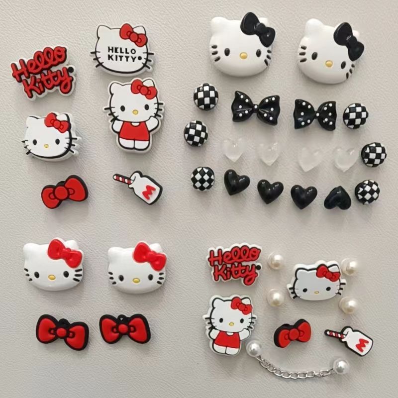 [Jibbitz™ (จิบิตส์) /ตัวติดรองเท้า] อุปกรณ์ประดับรองเท้า DIY ดอกไม้เคที สำหรับประดับตกแต่งรองเท้าหัวเข็มขัด ออกแบบเองได้ สามารถถอดเปลี่ยนได้