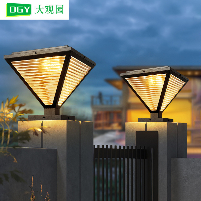 New solar-powered pillar lights for outdoor use, courtyard lights, waterproof villa gate pillar ligh