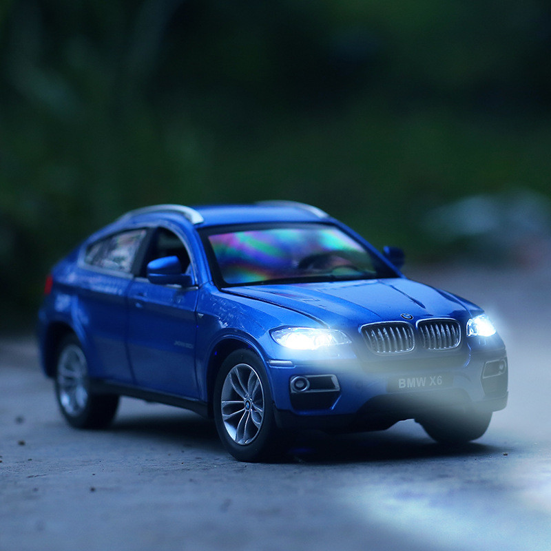 [โมเดลรถ] Caipo 1/24 BMW X6 โมเดลรถโลหะผสมจําลองคอลเลกชันแบบคงที่พร้อมไฟเสียงฐาน 68250