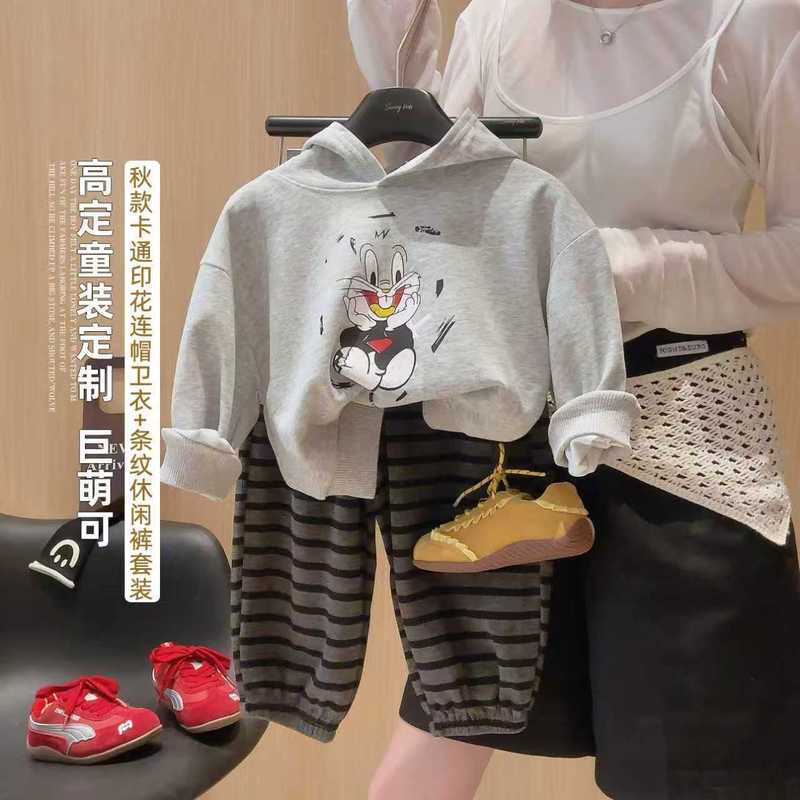 [kumi] ชุด T-Shirt สำหรับทั้งฤดูร้อนและหนาว แบบ Hoodie ลายอนิเมะ Bugs Bunny สำหรับเด็กมหาวิทยาลัย ไซ