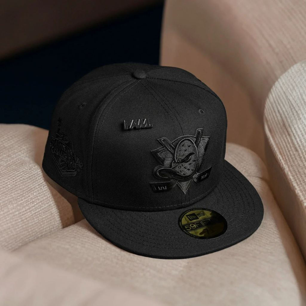 ANAHEIM DUCKS NHL BLACK SCARLET UV / NEW ERA 9FIFTY FITTED CAP RPG5 MUTX