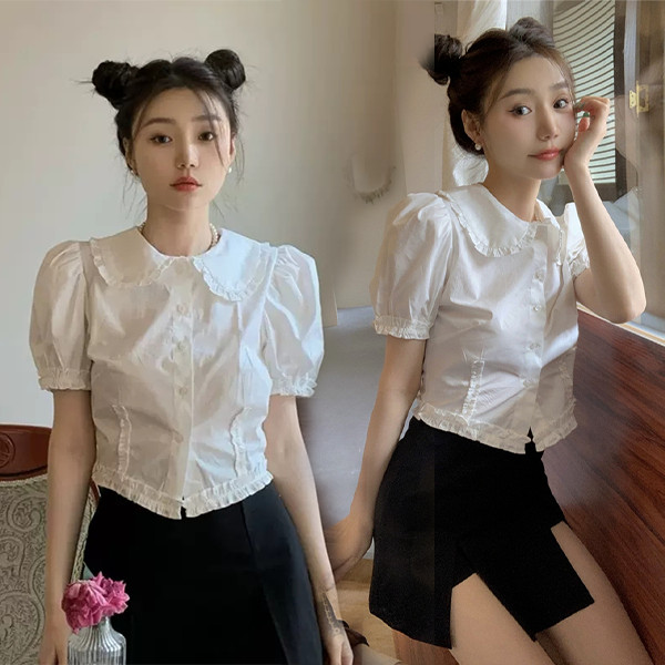 Red Berry เสื้อเชิ้ตแขนสั้นผู้หญิงสไตล์เกาหลีสำหรับฤดูร้อน คอปกปีเตอร์แพน แขนพอง ทรงเข้ารูป W704
