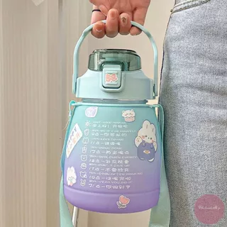 ขวดน้ำ 1.3 ลิตร สีทูโทน พร้อมหลอดซิลิโคน ล้างใช้ซ้ำได้ หูหิ้ววางมือถือได้ มีสายสะพาย พกพาง่าย แถมสติกเกอร์
