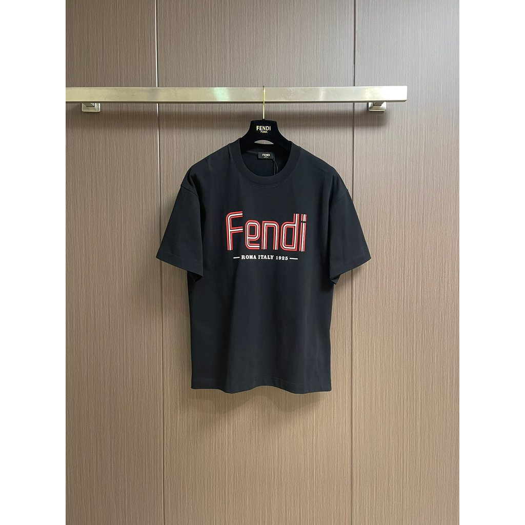 FEND/Fendi 2026 เสื้อยืดแขนสั้นคอกลมสไตล์คู่ผู้ชายสไตล์ Bottoming โลโก้ด้านในพิมพ์ Casual Design Fee