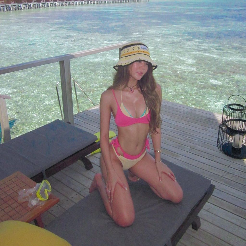 Hot Girl Contrast Color Bikini ชุดสี่ชิ้น Barbie Pink Island Hot Spring Vacation ชุดว่ายน้ํา-