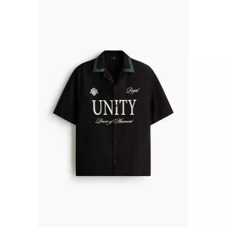H&M(เอชแอนด์เอ็ม) เสื้อเชิ้ตลายพิมพ์ทรงหลวมสำหรับวันพักผ่อน Men Loose Fit Printed resort shirt 1307993_1