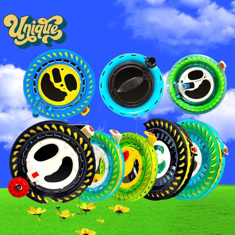 (ไม่ซ้ําใคร) 1 ชิ้นกลางแจ้งรอบจับสีฟ้าสําหรับ Fying Kites 100-400M Kite Reel Winder Fire ล้อ String Flying Handle เครื่องมือ Twisted String Line