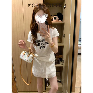 MOSESQUEEN มอสเนสควีน เสื้อพิมพ์ลายตัวอักษร สีดำสีขาว น้ำหนักเบาทรงทรง ใส่สบายสำหรับชุดลำลอง #63552