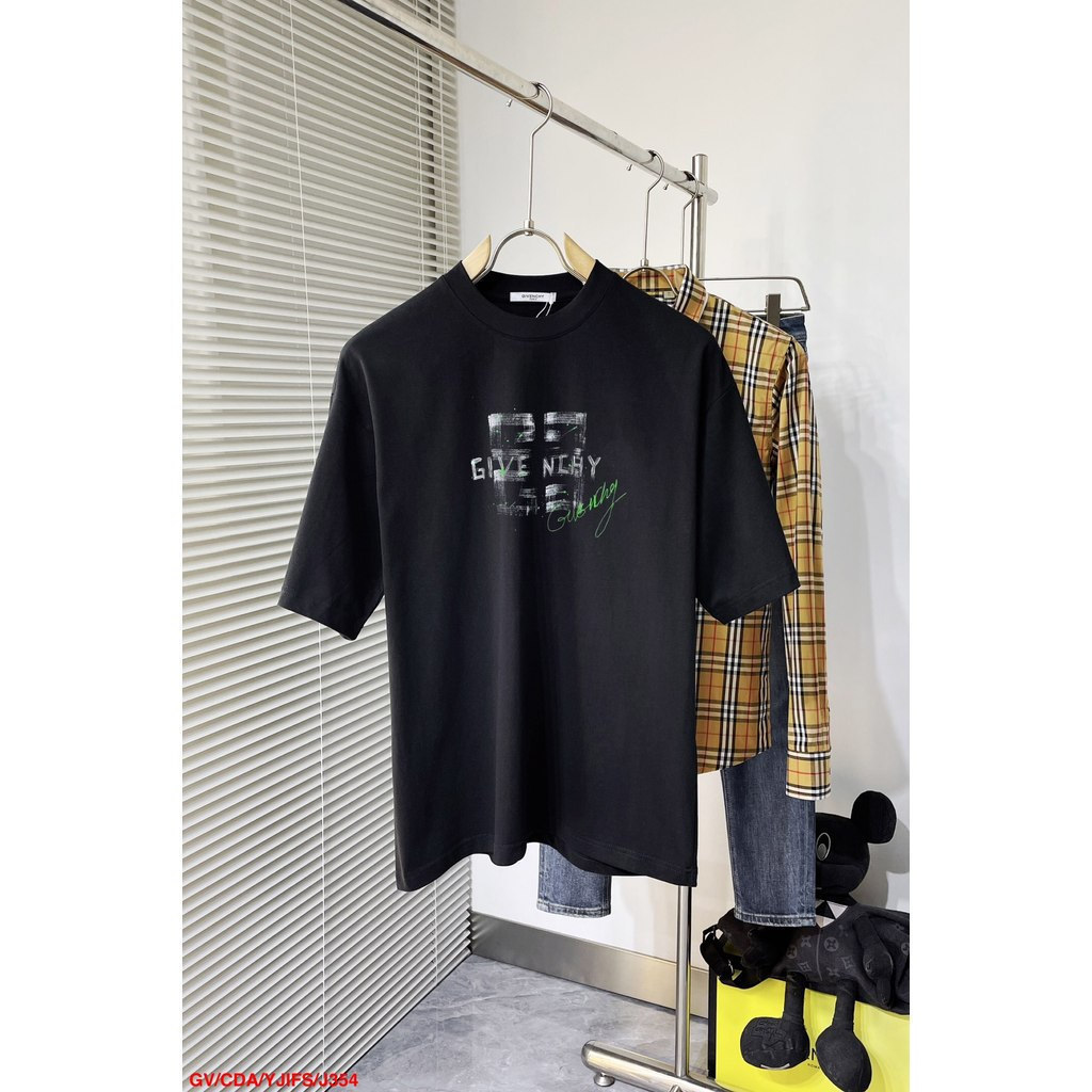 GIVENCHY/GIVENCHY 2026 ต้นฤดูใบไม้ผลิสไตล์ใหม่เสื้อยืดแขนสั้นชายหญิงคู่สไตล์รอบคอ Slim-fit Western ส