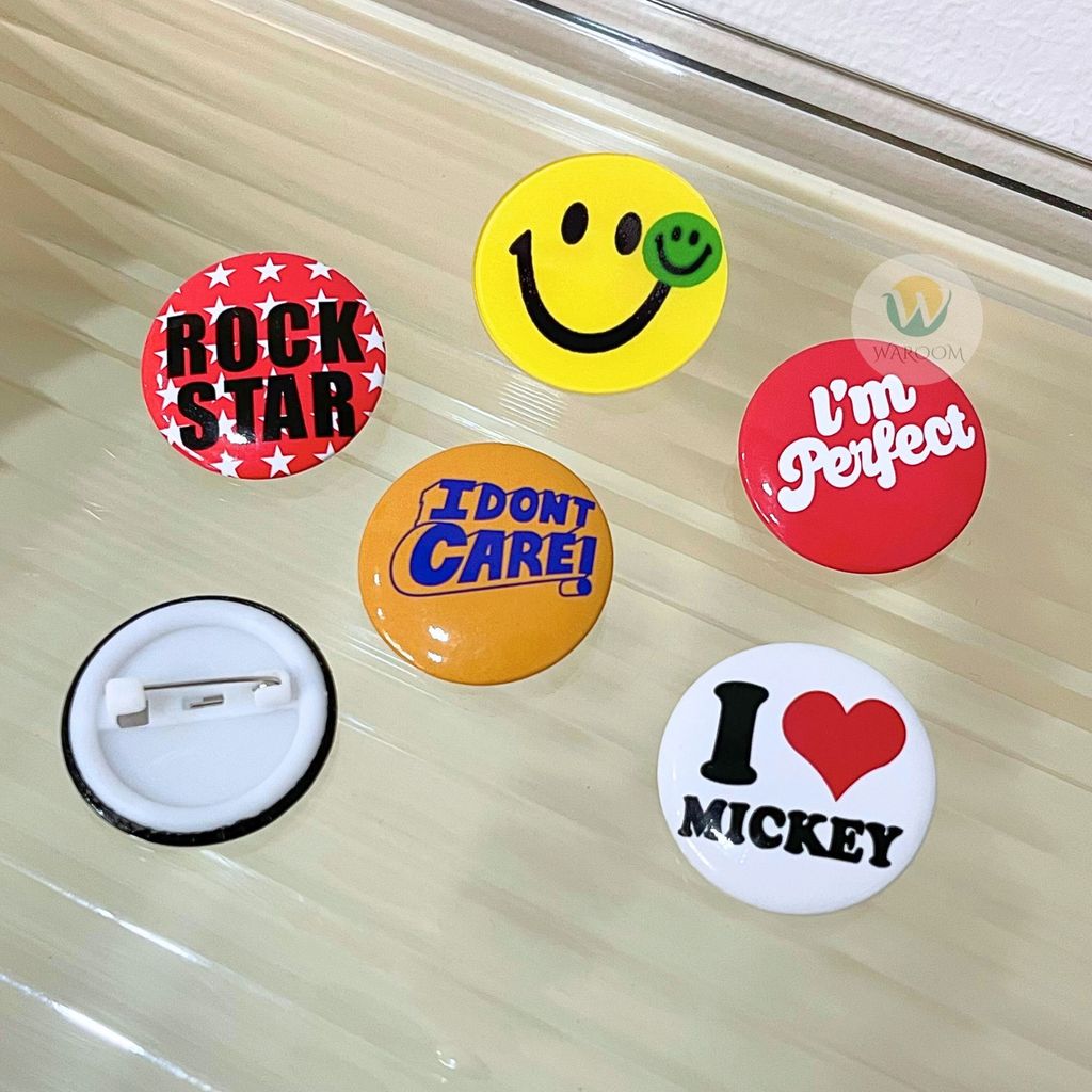 เข็มกลัด ขนาด 3 cm ขนาดเล็ก ลายตัวอักษร หลากหลายลาย เลือกแบบได้ สีสันสดใส ติดตกแต่งกระเป๋า ของใช้อเนกประสงค์