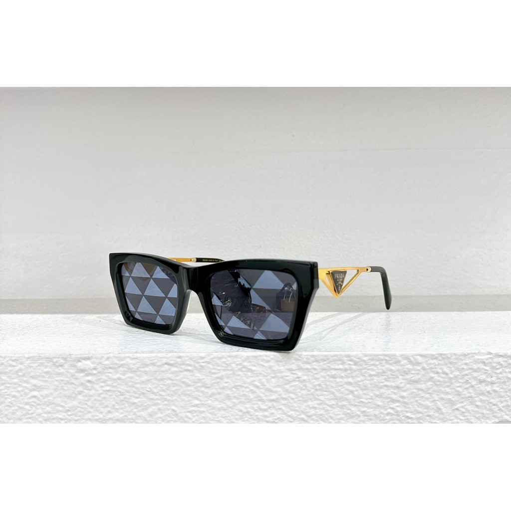 PRADA2026 ต้นฤดูใบไม้ผลิสไตล์ใหม่ตาผู้ชายผู้หญิงคู่แว่นตากันแดดป้องกันการระเบิดรอบกรอบกระจกคิ้ว Line