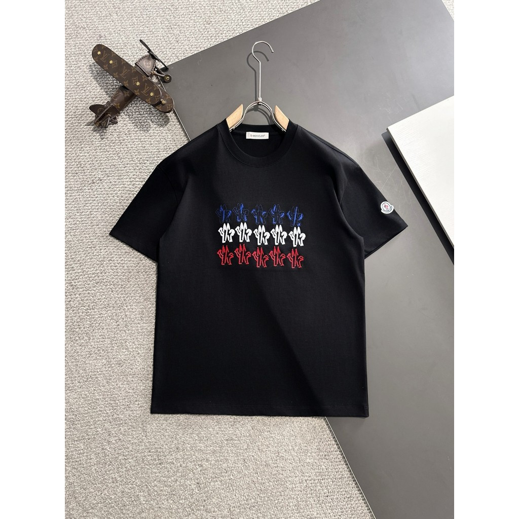 Moncler2026 Moncler-สไตล์ใหม่6XLคลาสสิกรอบคอแขนสั้นเสื้อยืดผู้ชายผู้หญิงสไตล์ขนาดใหญ่Slim-fit Creati
