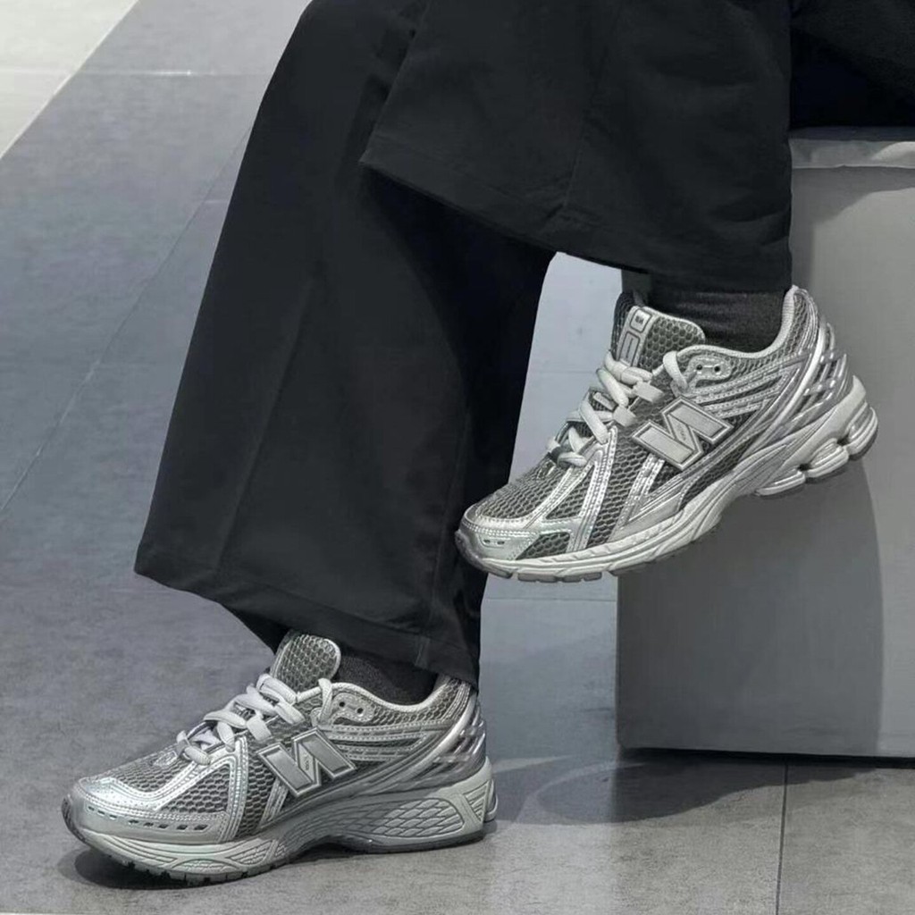 [สินค้าใหม่ขายดี] NB Mens Womens Shoes 1906R Series Liquid Silver Classic Sports Leisure Jogging Dad