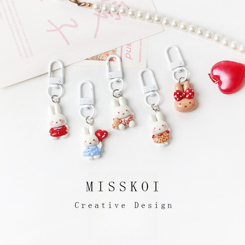MISMEMO น่ารักน่ารักพวงกุญแจกระต่ายสีขาวที่ไม่ซ้ํากันกระเป๋าจี้อุปกรณ์เสริมทุกการแข่งขันเครื่องประดับเครื่องประดับสร้างสรรค์