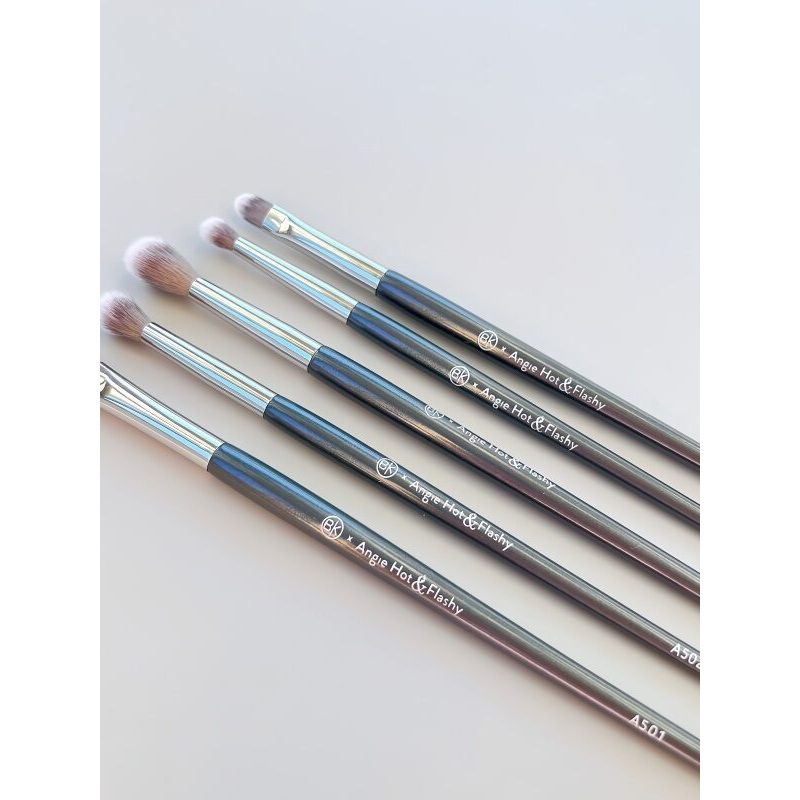 BK Beauty แปรงอายแชโดว์ชุด 5 ชิ้นรายละเอียดผสมเครื่องมือแต่งหน้าด้ามยาวสําหรับอายแชโดว์สี Diffusion 