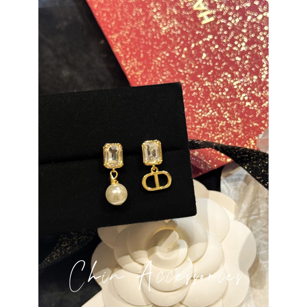 คางอสมมาตร Old Vision Cube Sugar City ต่างหู Money House ต่างหูมุกหรูหราสีขาวตัวอักษร High-End